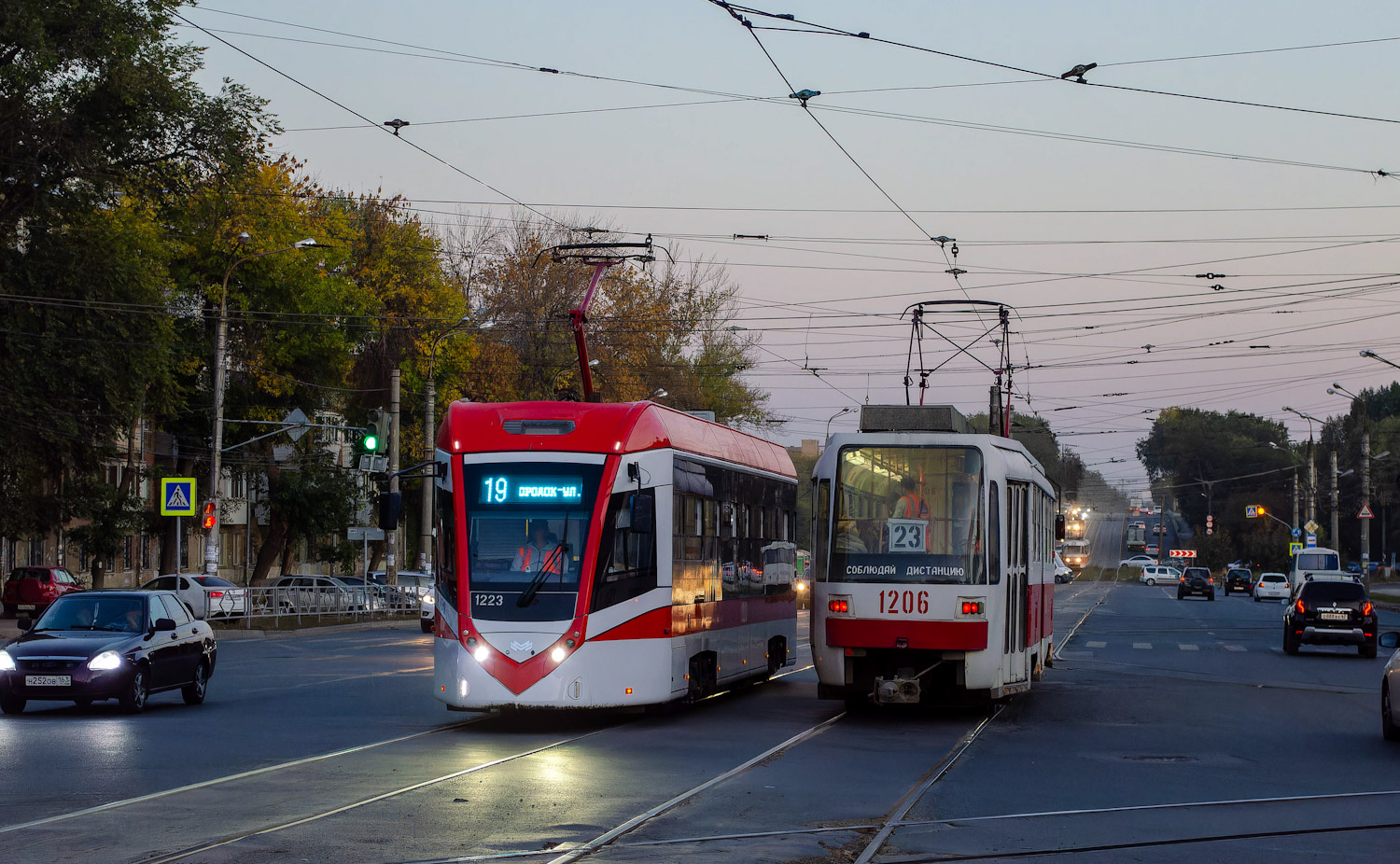 Самара, БКМ Т811 № 1223; Самара, Tatra T3RF № 1206
