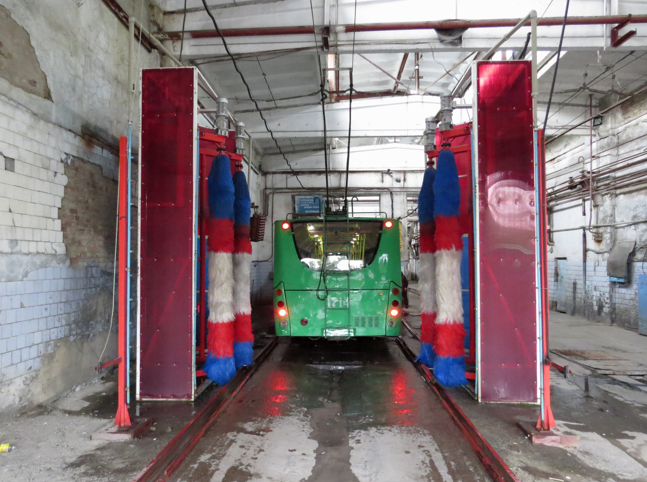 Бишкек, ВМЗ-5298.01 «Авангард» № 1714; Бишкек — Троллейбусные депо