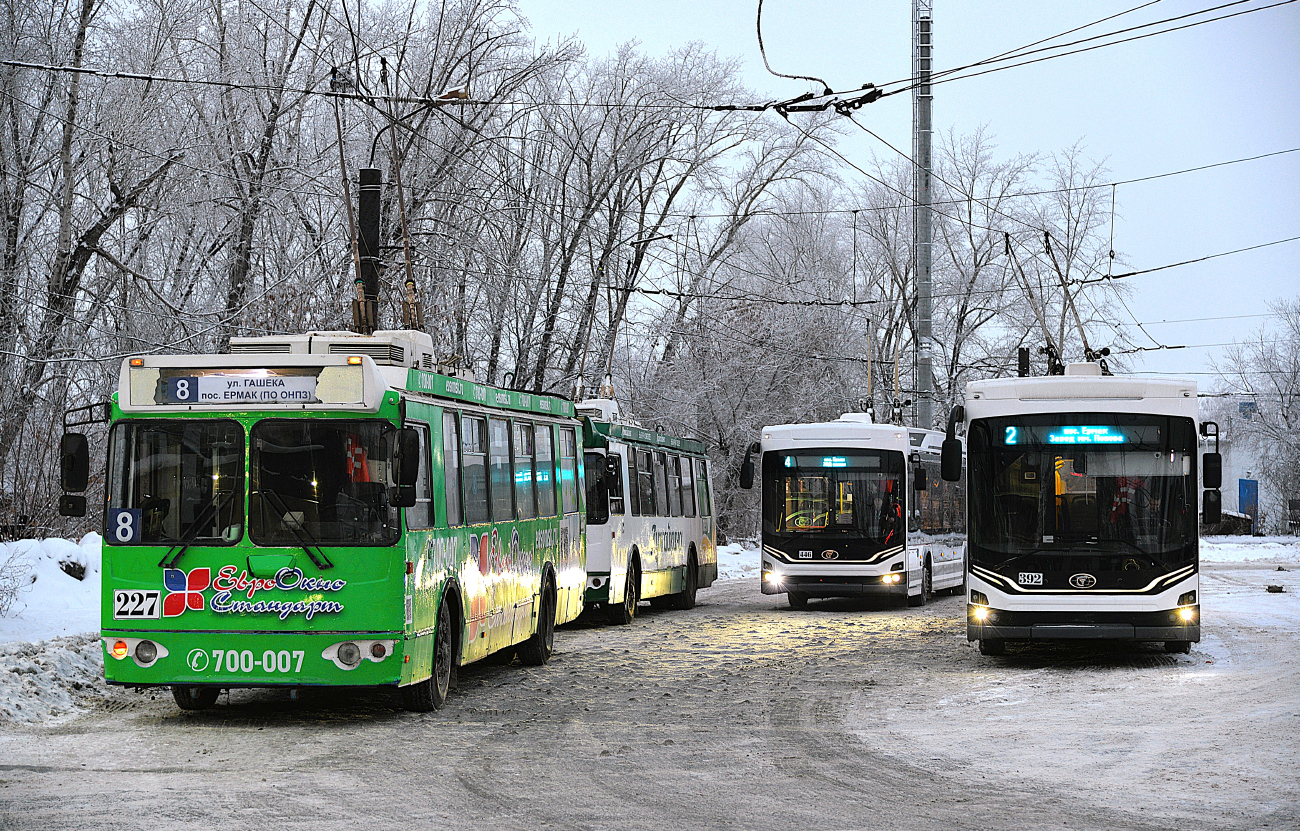 Omsk, ZiU-682G-016.02 # 227; Omsk, PKTS-6281.00 “Admiral” # 392