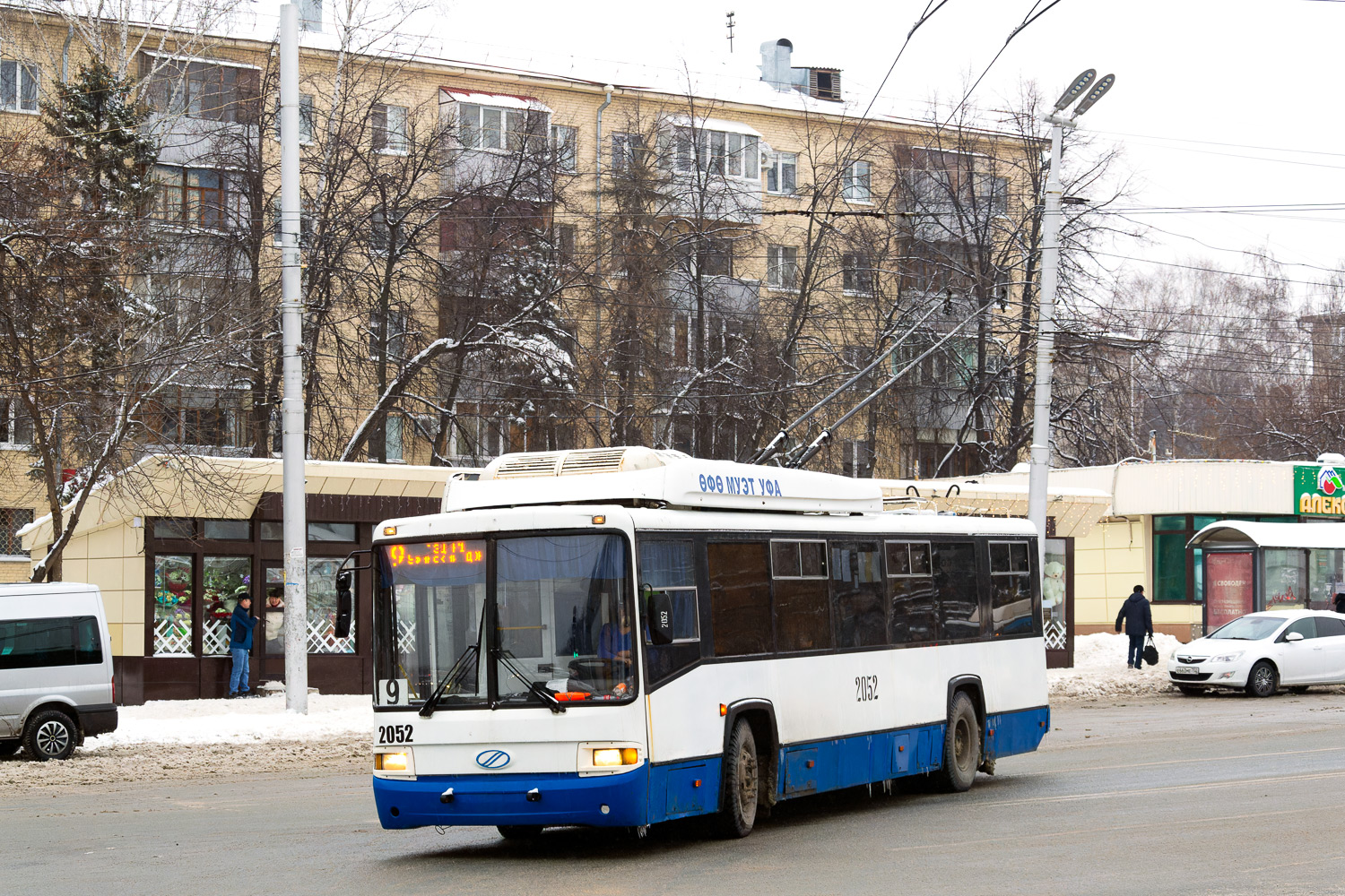 Уфа, БТЗ-52767 № 2052