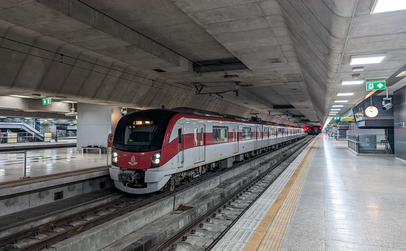 Бангкок — Основная линия СРТ (รถไฟฟ้าชานเมือง สายสีแดงอ่อน, รถไฟฟ้าชานเมือง สายสีแดงเข้ม)