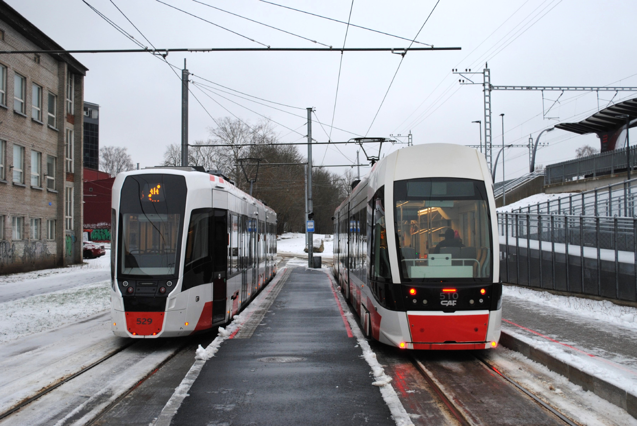 Tallinn, PESA Twist 147N # 529; Tallinn, CAF Urbos AXL # 510