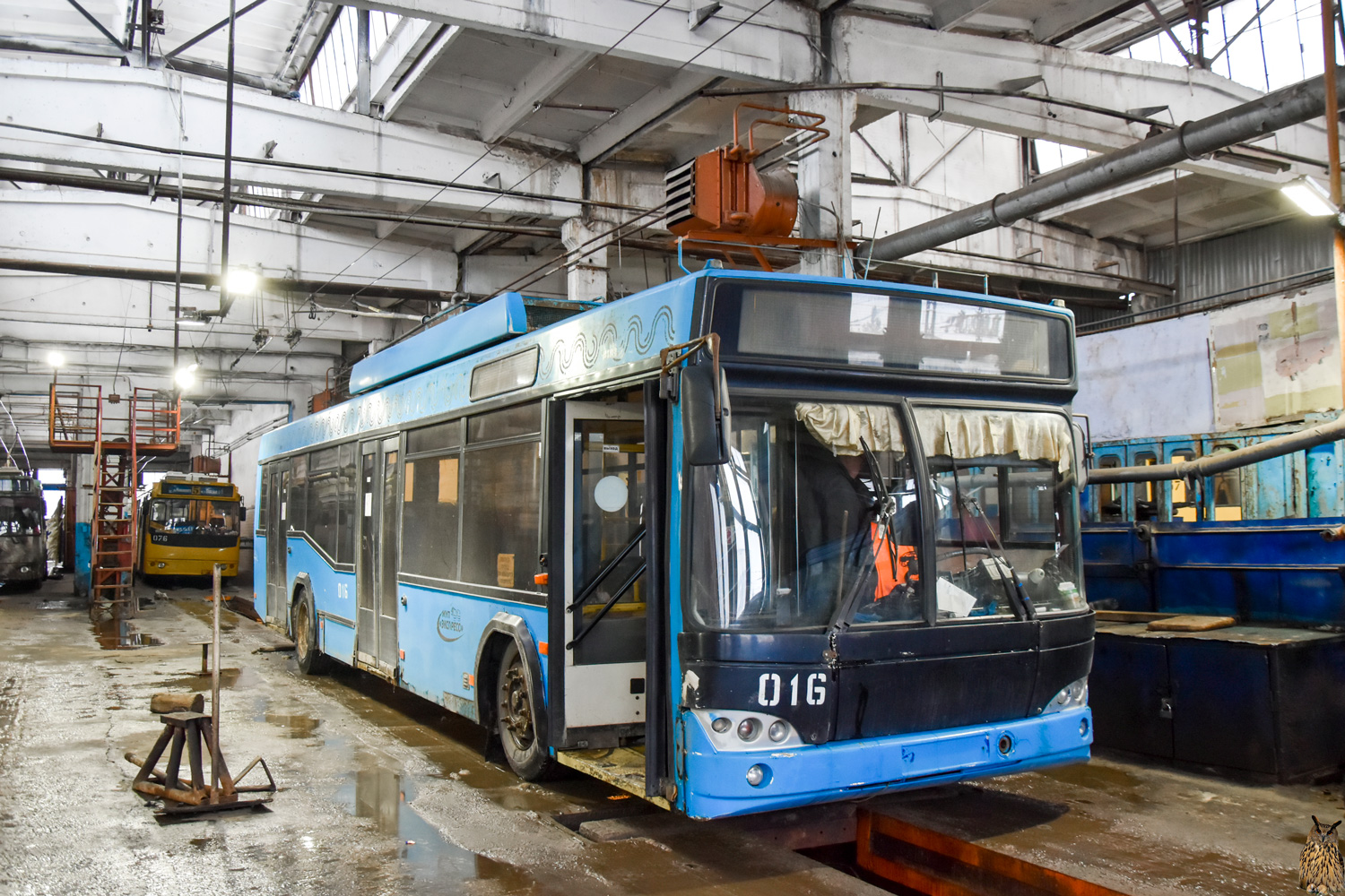 Dzserzsinszk, SVARZ-MAZ-6235.00 — 016