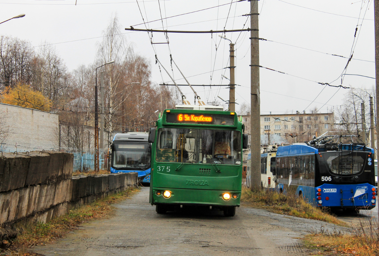 Петрозаводск, БКМ 321 № 429; Петрозаводск, ЗиУ-682Г-016.02 (обр. 2013) № 375