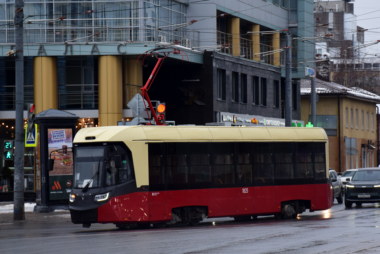 Nizhny Novgorod, BKM T811 "MiNiN" № 1825