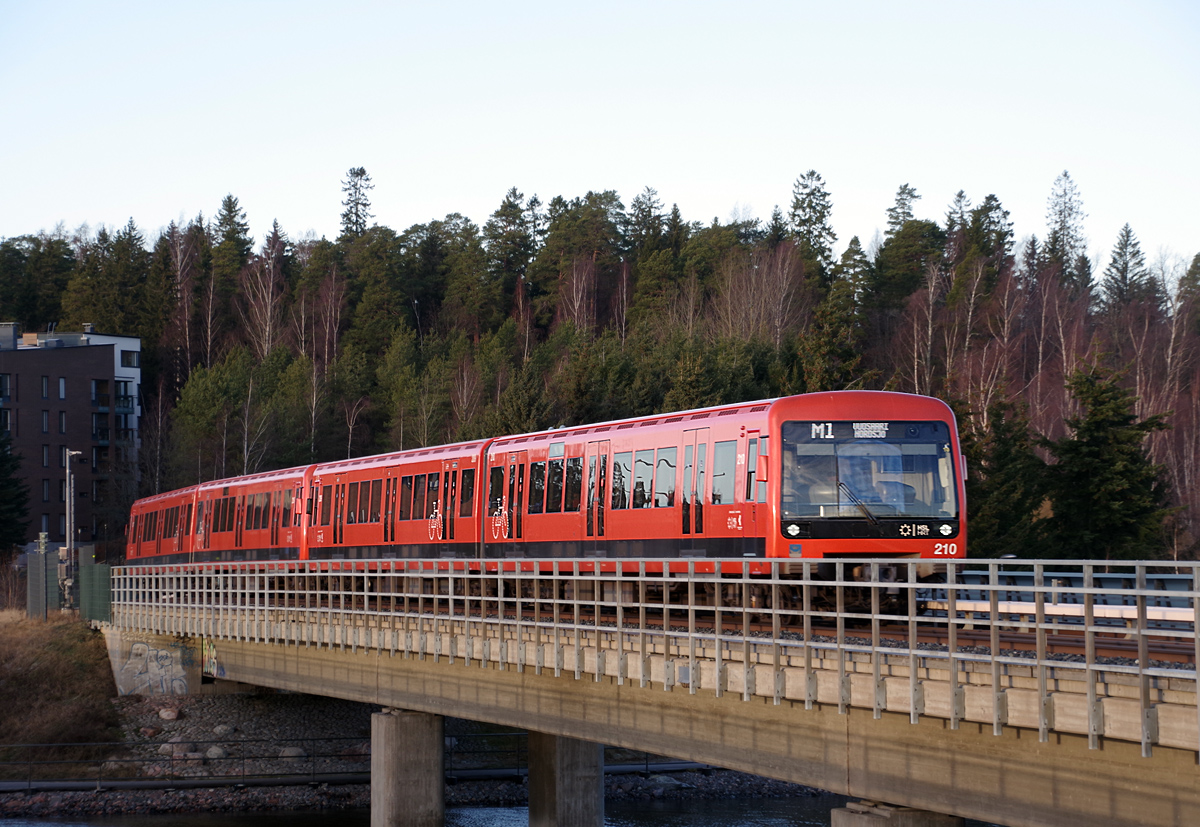Хельсинки — Эспоо, Bombardier M200 № 210