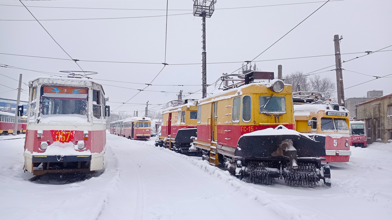 Хабаровск, 71-605 (КТМ-5М3) № 367; Хабаровск, ГС-4 (КРТТЗ) № ГС-15