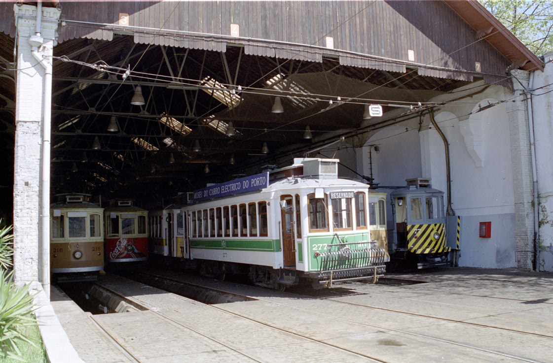 Porto, CCFP 4-axle motor car č. 277