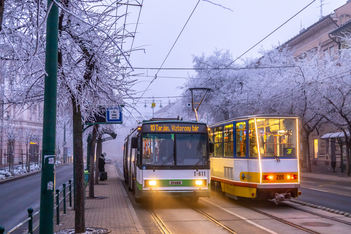Szeged, Škoda 15Tr02/6 # T-611