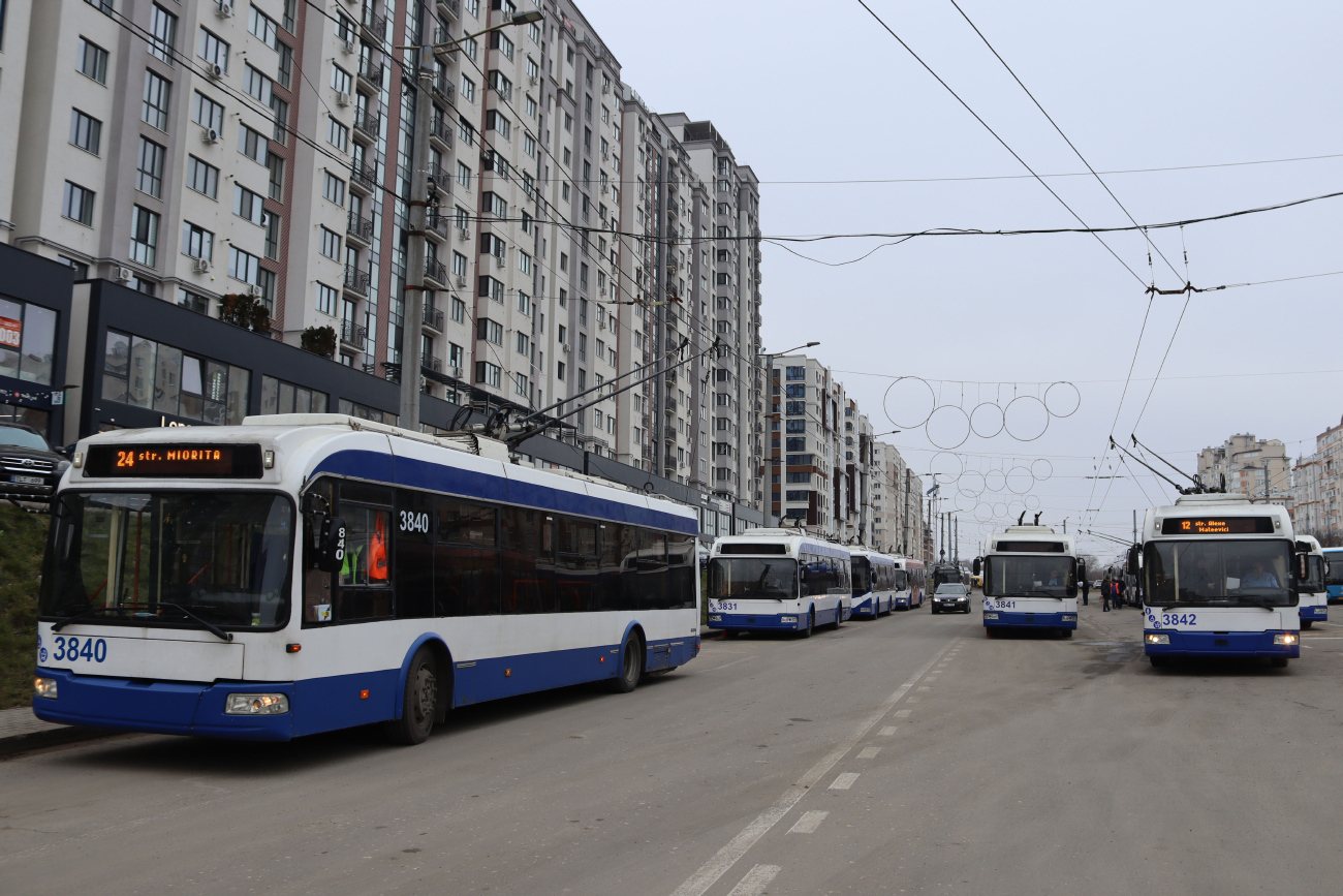 Кишинёв, БКМ 321 № 3840; Кишинёв, БКМ 321 № 3842