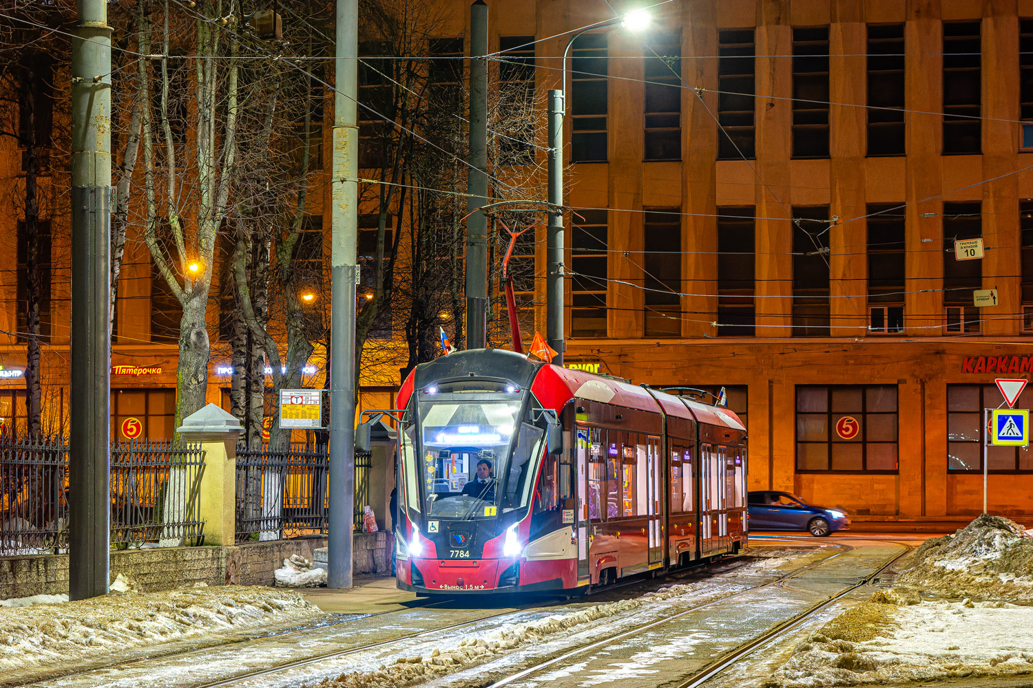 Sankt Peterburgas, 71-932 “Nevskiy” nr. 7784
