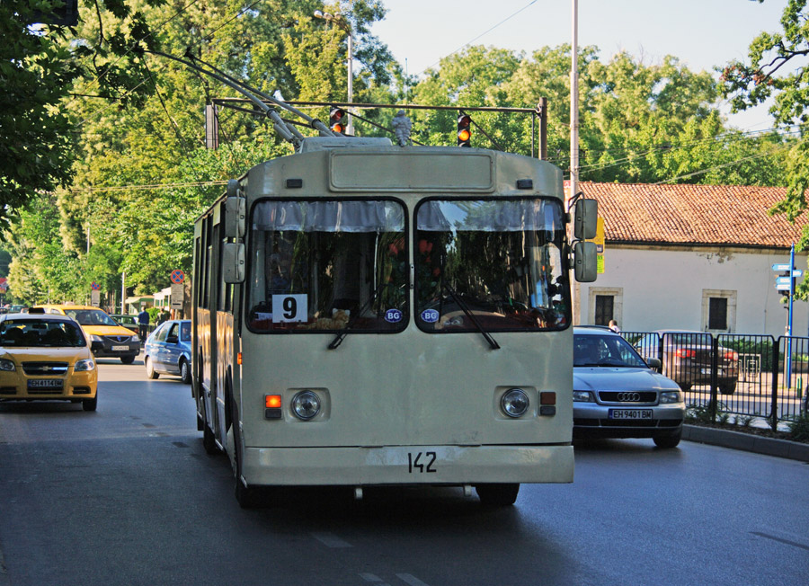 Плевен, ЗиУ-682УП НРБ № 142 (01427)