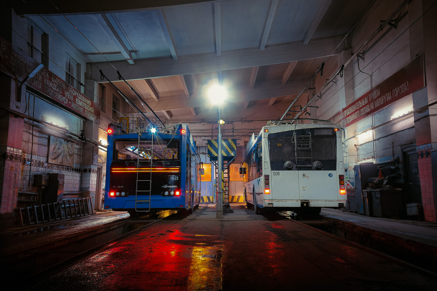 Саратов, ПКТС-6281.00 «Адмирал» № 1425; Саратов, Тролза-5275.03 «Оптима» № 1330; Саратов — Кировское троллейбусное депо