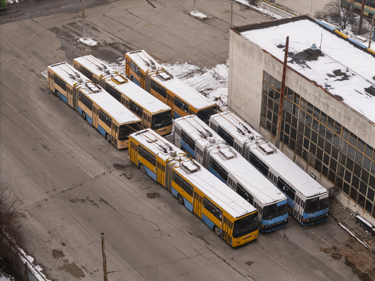 София, Ikarus 280.92F № 2105; София — Тролейбусно депо: [3] Левски