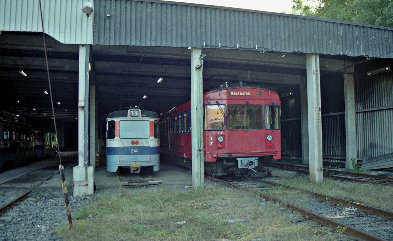 Oslo, Hägglund M25 č. 274; Oslo, Strømmen T1300 č. 1313 Oslo, Hägglund M25 č. 274; Oslo, Strømmen T1300 č. 1313