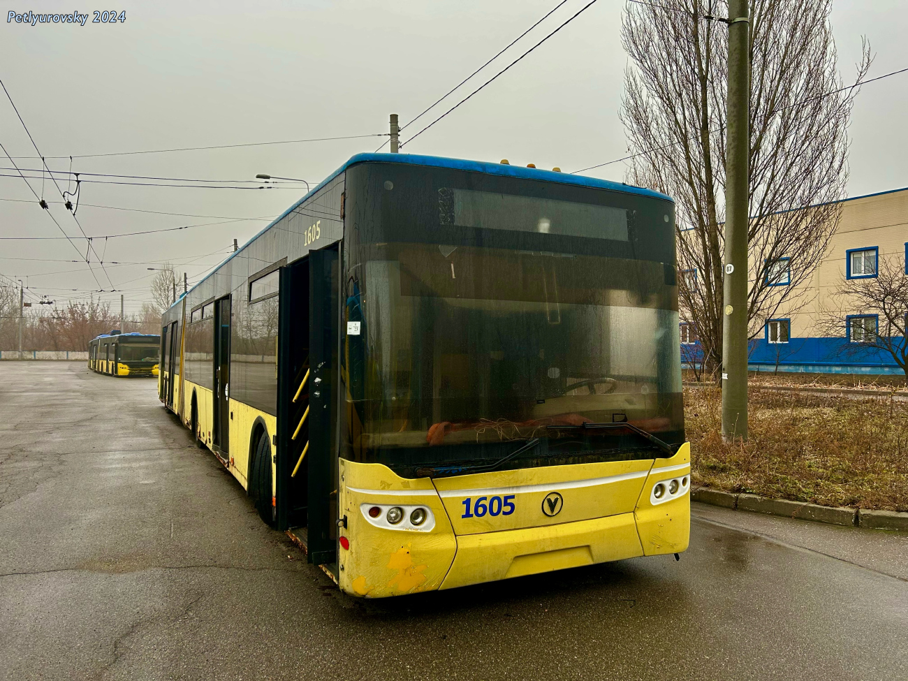 Киев, ЛАЗ E301D1 № 1605
