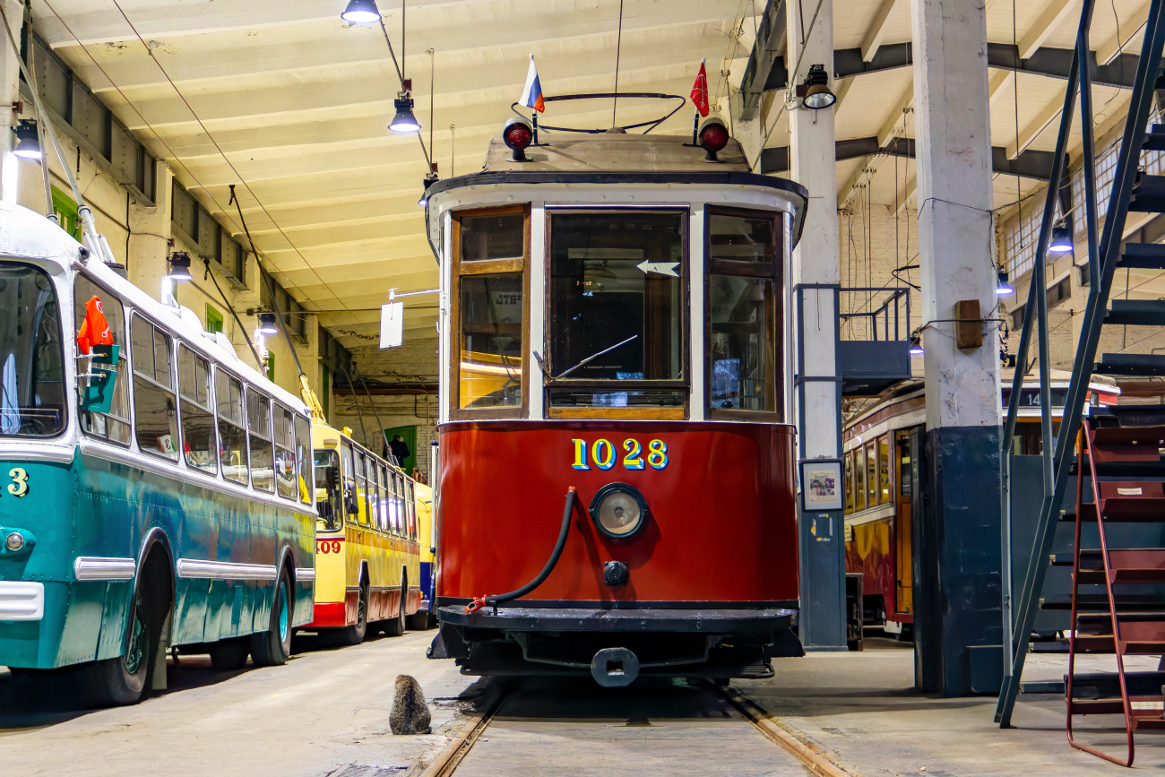 Санкт-Пецярбург, Двухосный моторный вагон № 1028; Транспорт и животные Санкт-Пецярбург, Двухосный моторный вагон № 1028; Транспорт и животные