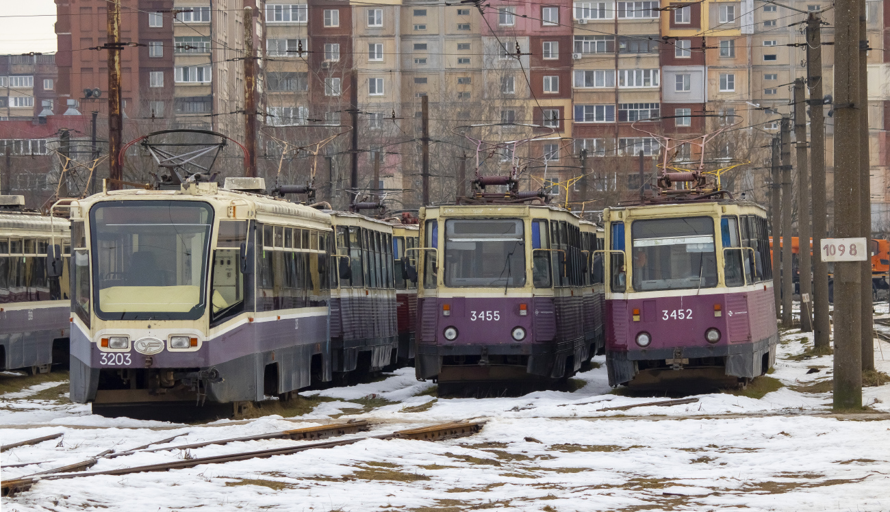 Nijni Novgorod, 71-619KT N°. 3203; Nijni Novgorod, 71-605 (KTM-5M3) N°. 3455; Nijni Novgorod, 71-605 (KTM-5M3) N°. 3452