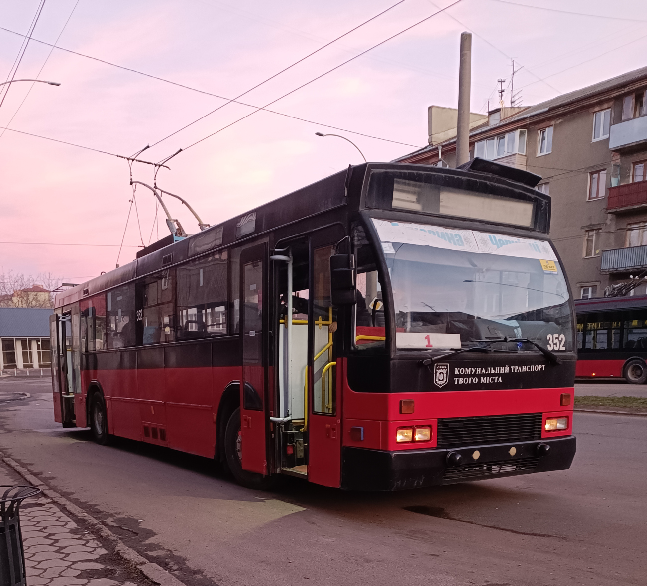 Черновцы, Den Oudsten B88 № 352