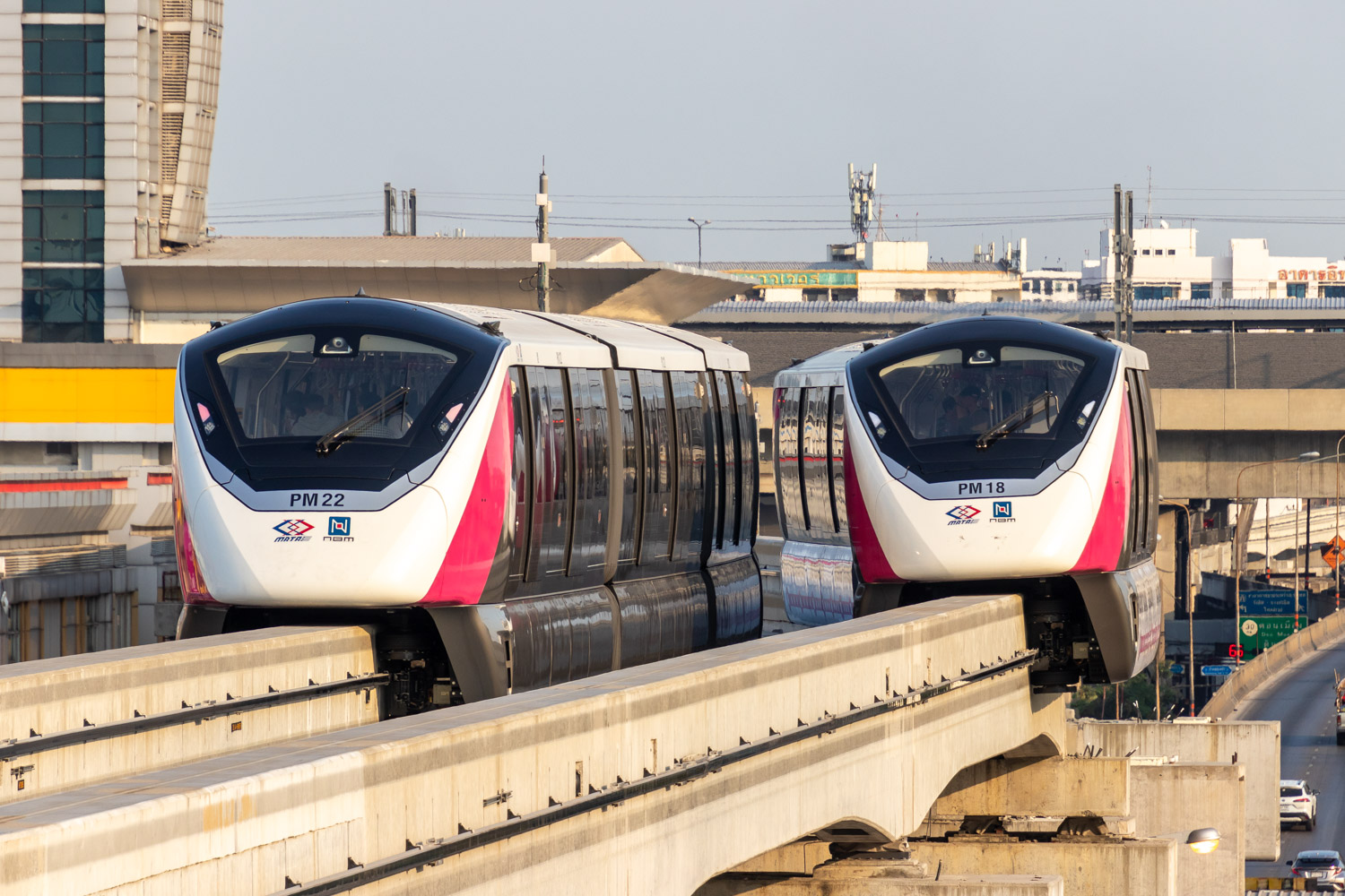 Бангкок, Bombardier Innovia Monorail 300 № PM22; Бангкок, Bombardier Innovia Monorail 300 № PM18; Бангкок — Бангкок МРТ линия розовый (รถไฟฟ้าสายสีชมพู)