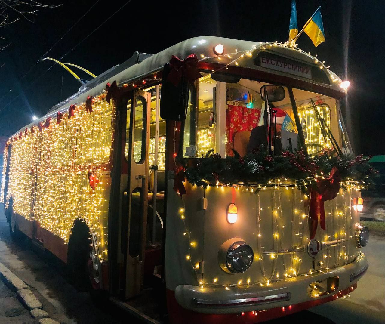 Tšernivtsi, Škoda 9TrH27 # 208