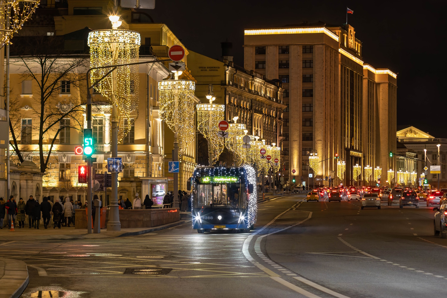 Moskva, KAMAZ-6282 № 411351