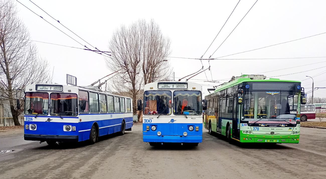 Черкассы, ЗиУ-682В-012 [В0А] № 328; Черкассы, ЗиУ-682В-012 [В0А] № 300; Черкассы, Богдан Т70117 № 378