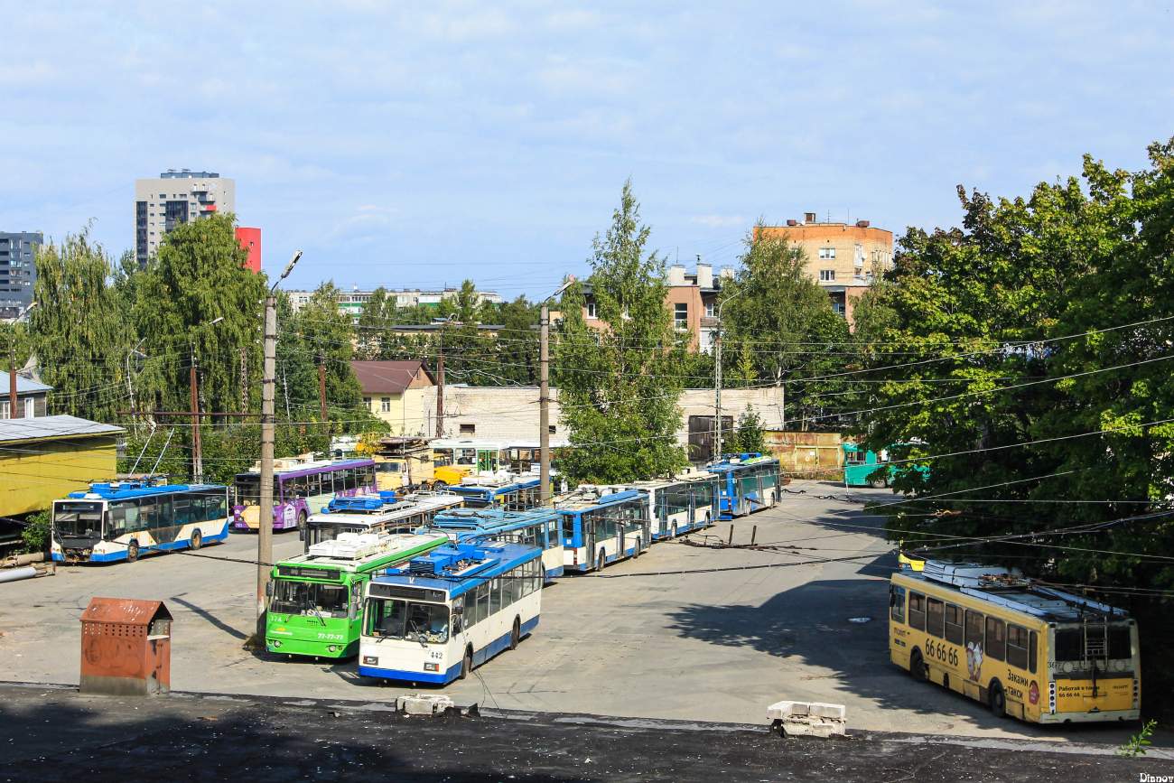 Петрозаводск, ВМЗ-5298.01 «Авангард» № 452; Петрозаводск, ЗиУ-682Г-016.02 № 361; Петрозаводск, БТЗ-52768Т № 377; Петрозаводск, ЗиУ-682Г-016.02 (обр. 2013) № 376; Петрозаводск, МТрЗ-6223-0000010 № 399; Петрозаводск, ВМЗ-5298-22 № 442; Петрозаводск, ВМЗ-5298.01 «Авангард» № 370; Петрозаводск, ЛиАЗ-5280 № 367; Петрозаводск — Троллейбусный парк № 1