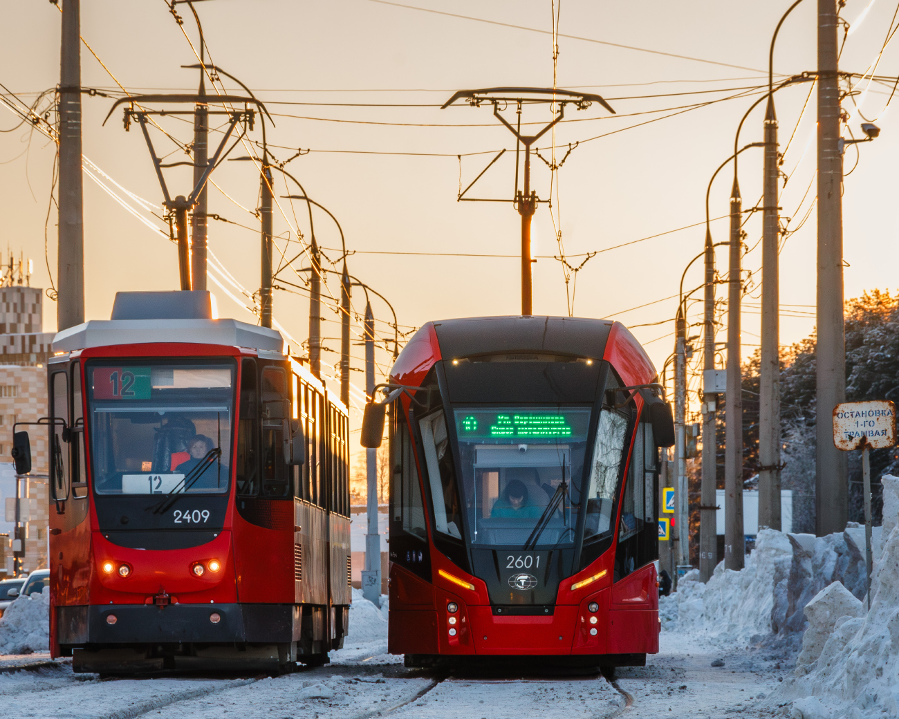 Izsevszk, Tatra KT4DM — 2409; Izsevszk, 71-911EM “Lvyonok” — 2601