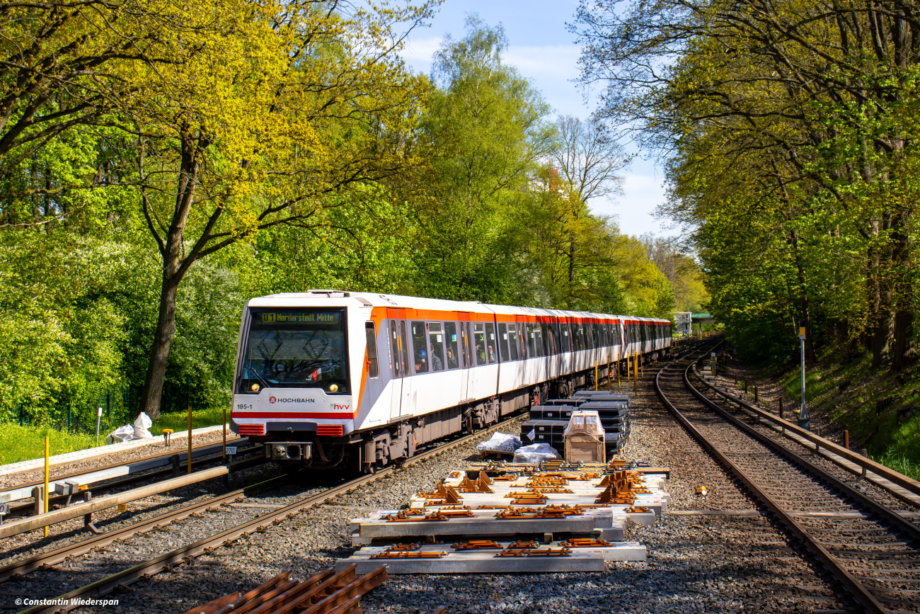 Hamburg, HHA DT4.5 # 195; Hamburg — U-Bahn — Linie U1