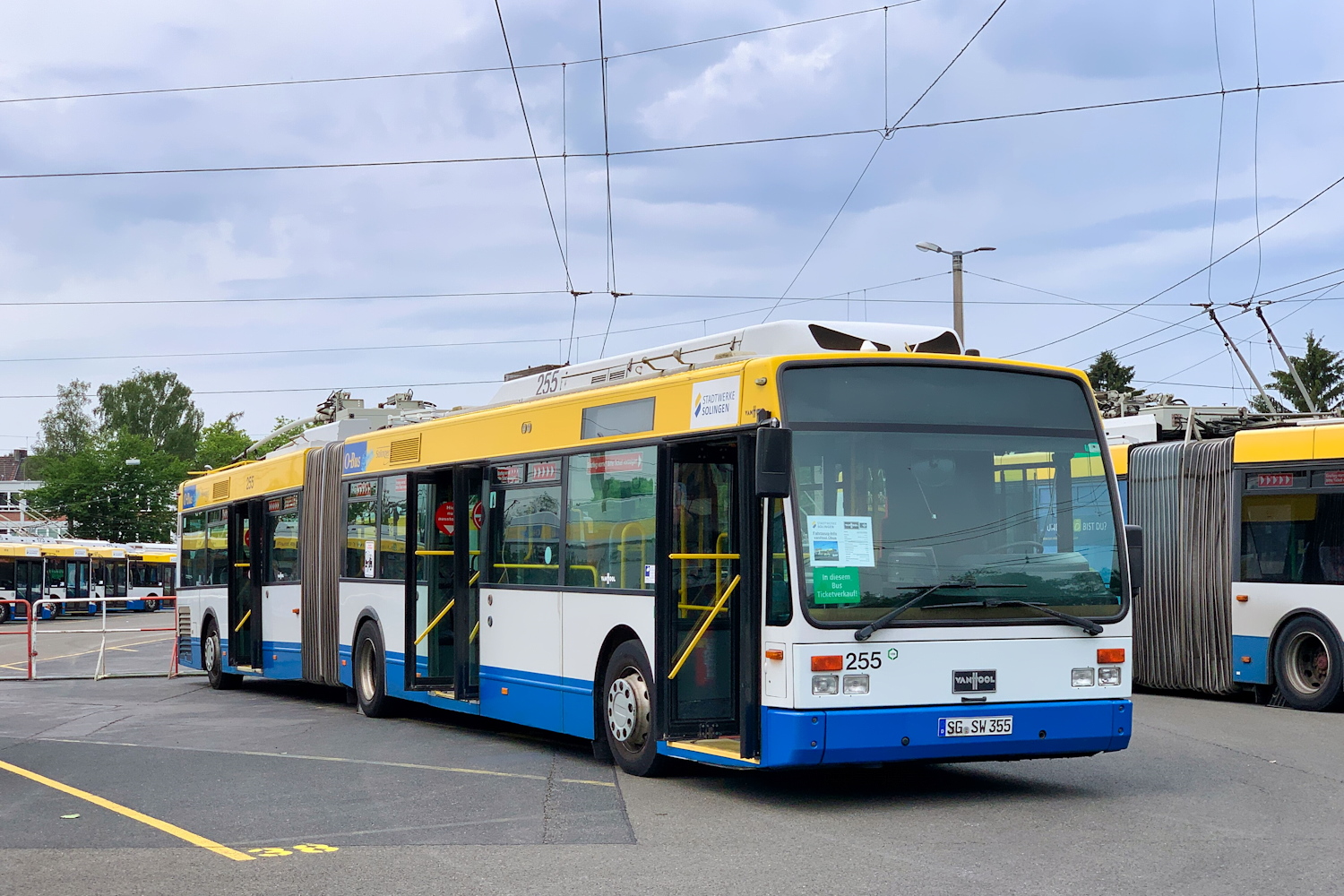 Золинген, Van Hool AG 300T № 255