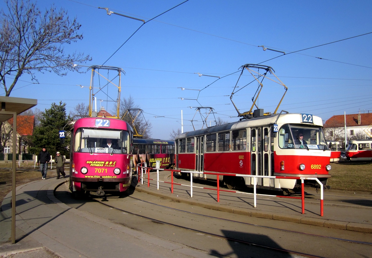 Praha, Tatra T3SUCS č. 7071; Praha, Tatra T3 č. 6892