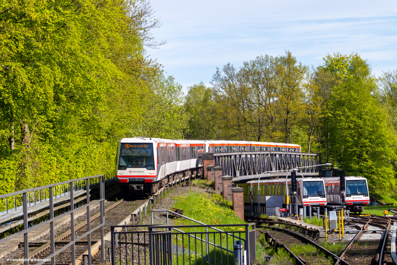 Гамбург, HHA DT4.2 № 142; Гамбург — U-Bahn — Линия U1