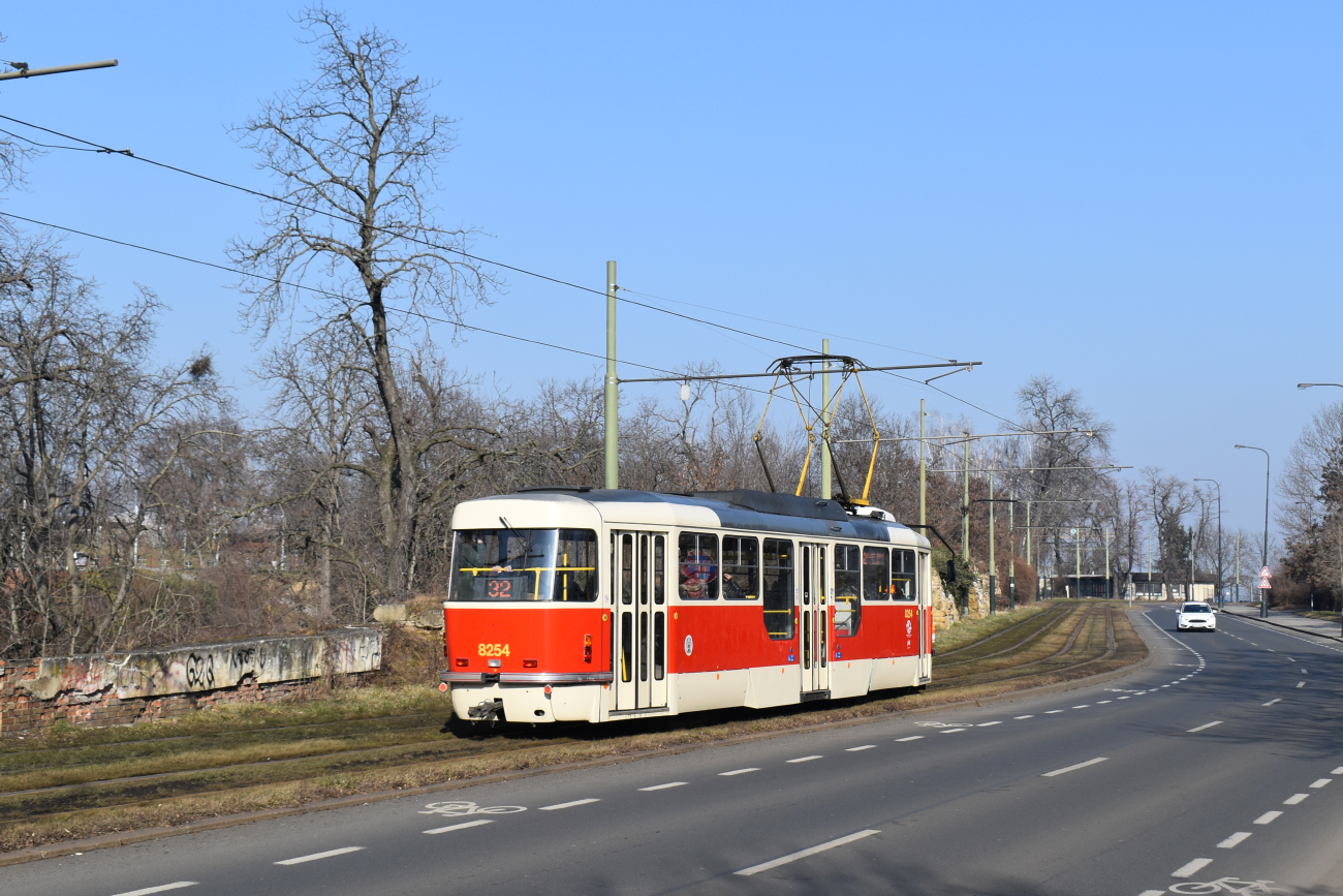 Прага, Tatra T3R.PLF № 8254