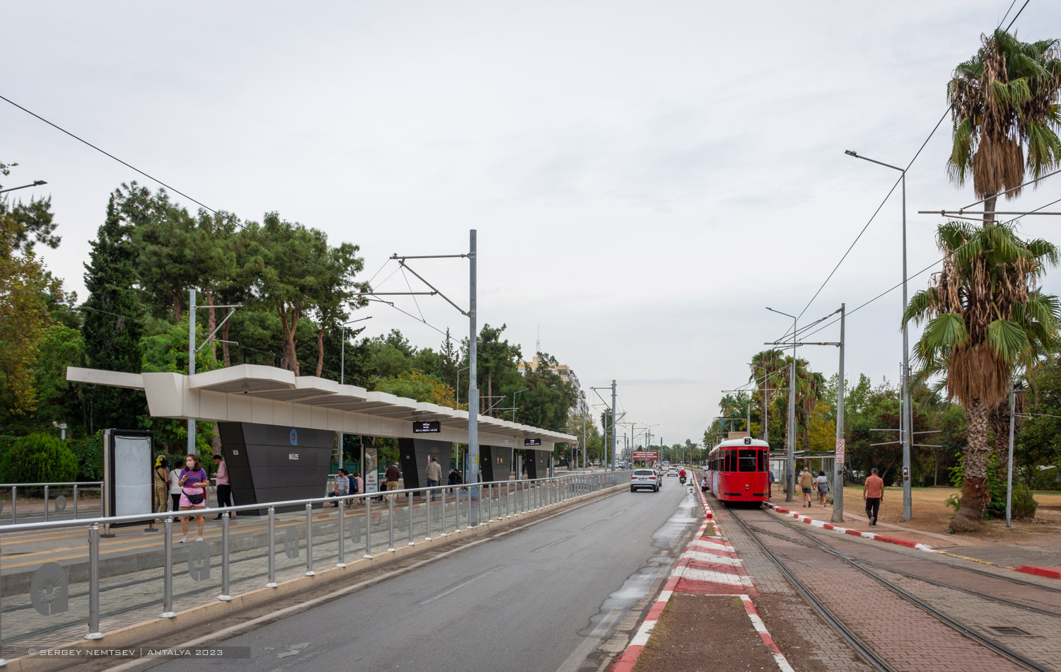Анталья — Линии и инфраструктура — ностальгический трамвай; Анталья — Линии и инфраструктура — скоростной трамвай Анталья — Линии и инфраструктура — ностальгический трамвай; Анталья — Линии и инфраструктура — скоростной трамвай