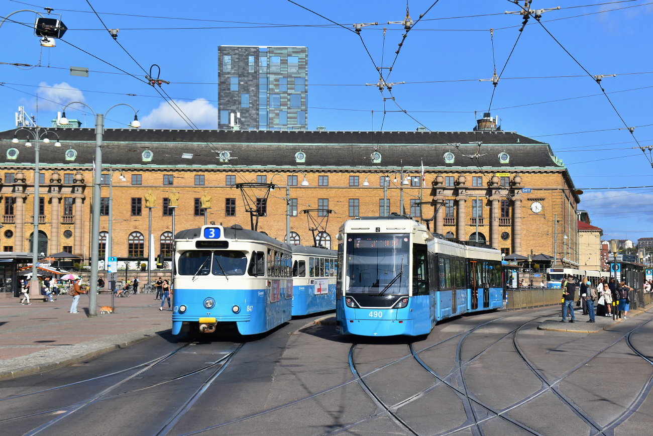 Гётеборг, Hägglund M29 № 847; Гётеборг, Bombardier M33B Flexity Göteborg № 490