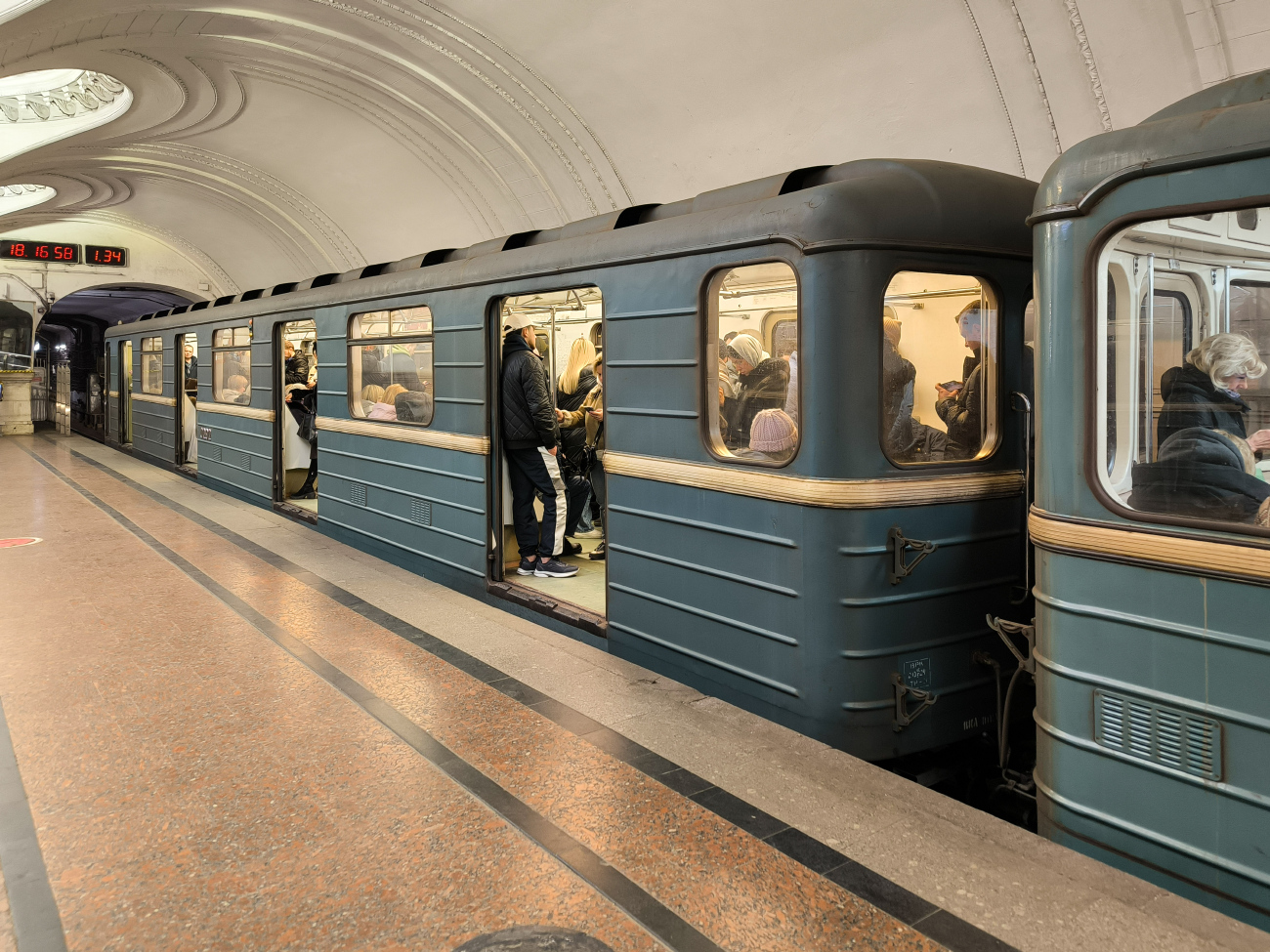 Москва, 81-717.5 (ММЗ/МВМ) № 0292