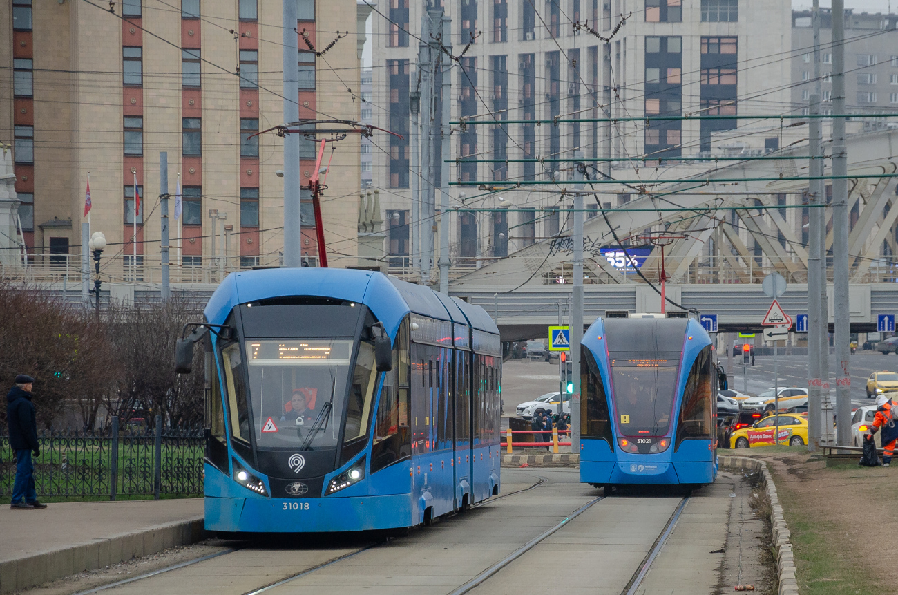 Moskau, 71-931M “Vityaz-M” Nr. 31018; Moskau, 71-931M “Vityaz-M” Nr. 31021