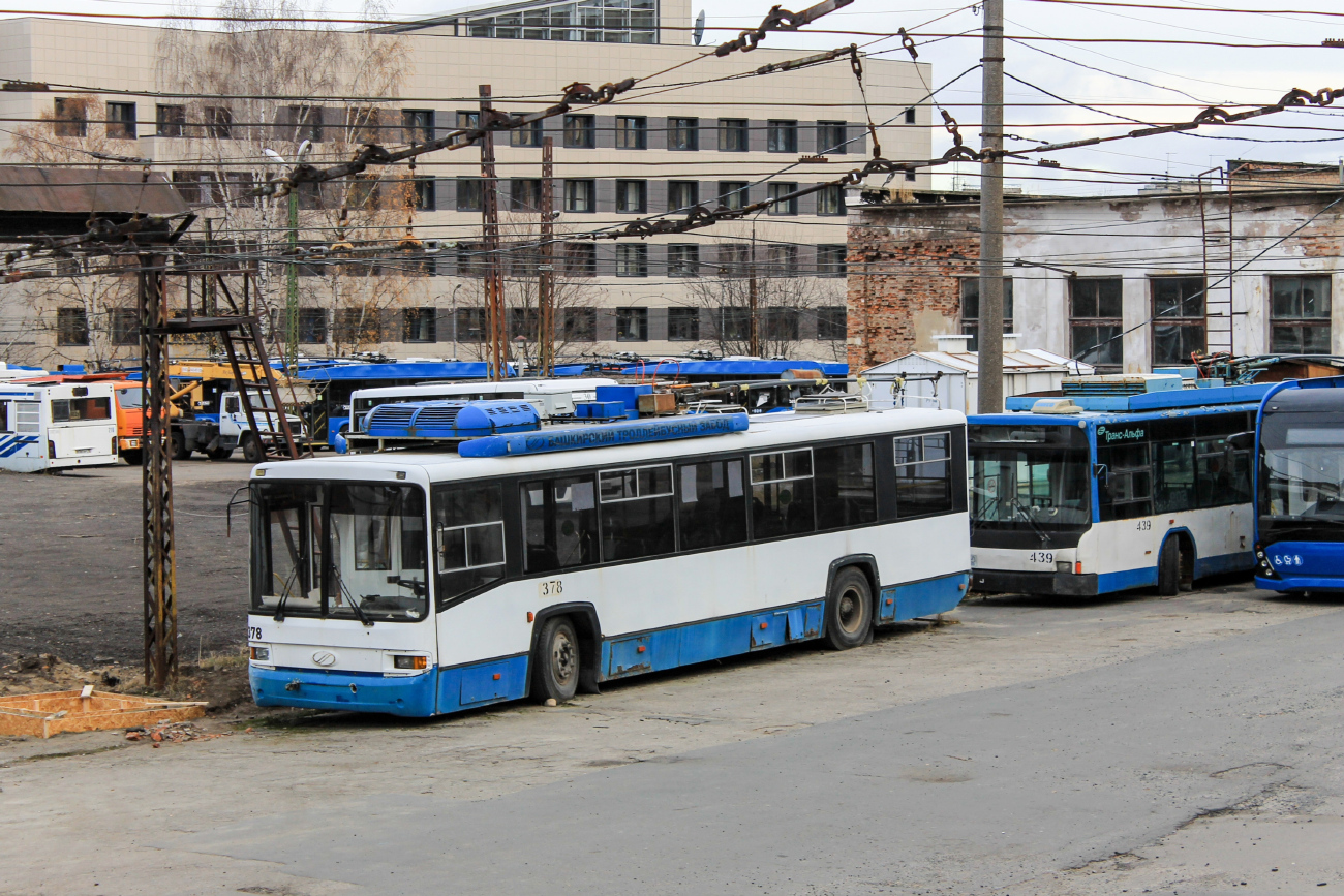 Petrozavodsk, BTZ-52768Т № 378; Petrozavodsk, VMZ-5298.01 “Avangard” № 507
