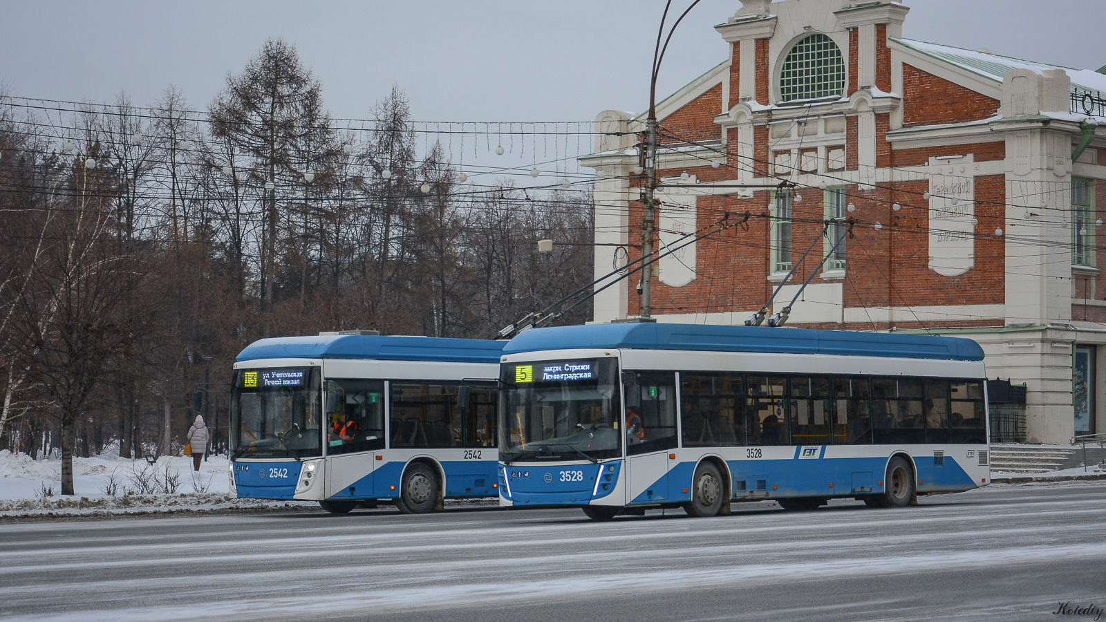 Новосибирск, УТТЗ-6241.01 «Горожанин» № 3528