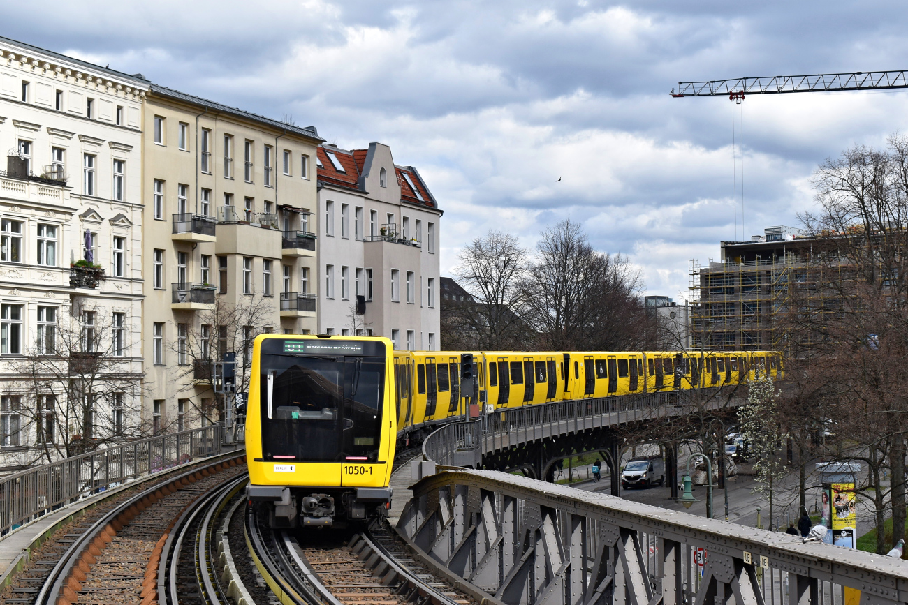 Берлин, BVG IK18 № 1050-1