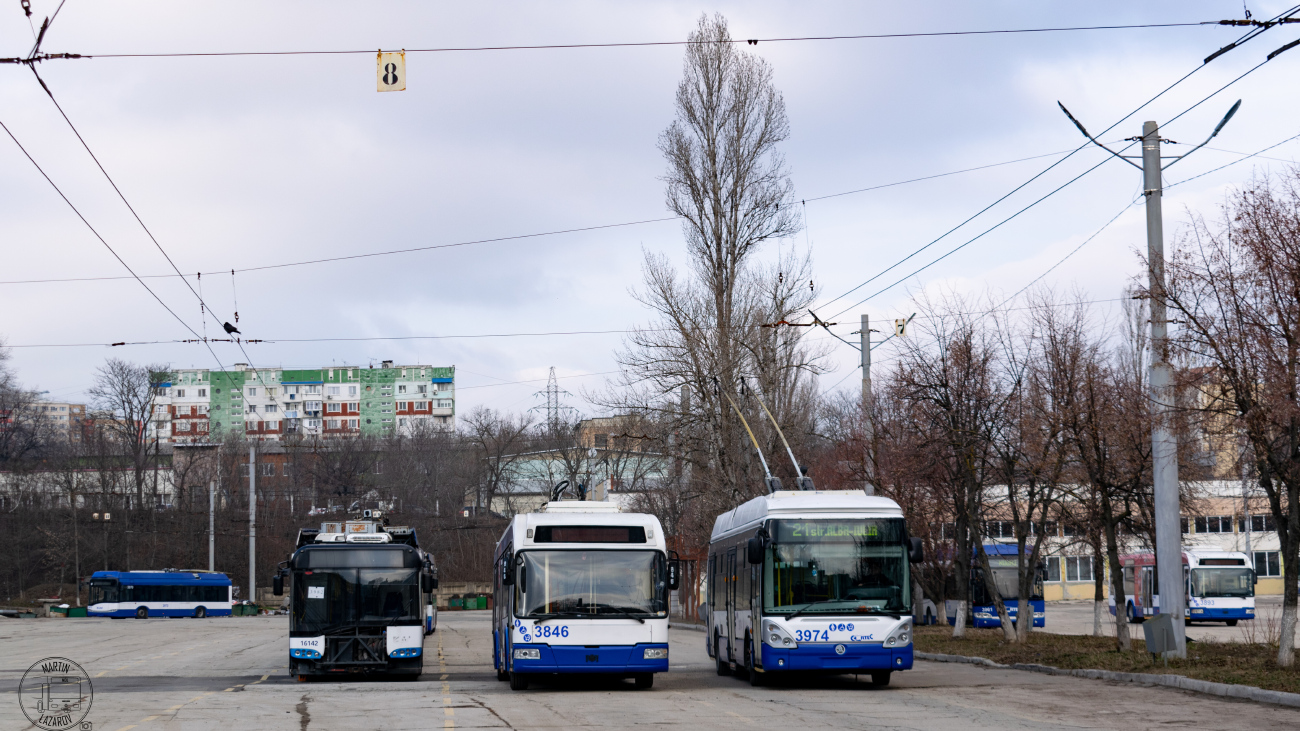 Кишинёв, Solaris Trollino II 18 Ganz № 3982; Кишинёв, БКМ 321 № 3846; Кишинёв, Škoda 24Tr Irisbus Citelis № 3974; Кишинёв — Троллейбусный парк № 3