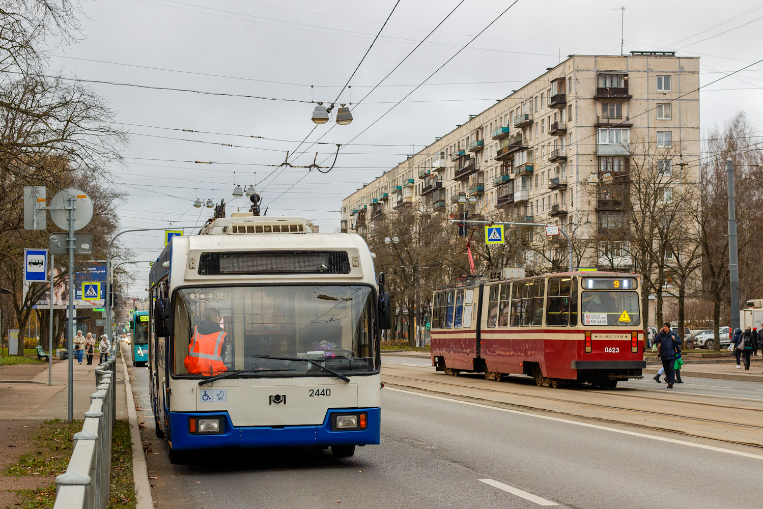 Санкт-Петербург, БКМ 321 № 2440; Санкт-Петербург, ЛВС-86К № 0623