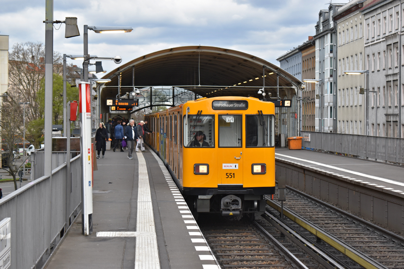 Берлин, BVG A3L92.3 № 551