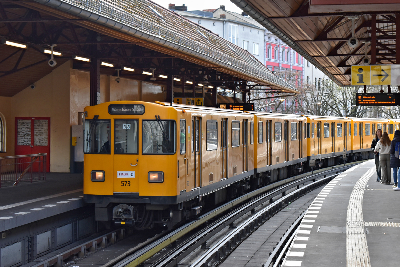 Берлин, BVG A3L92.2 № 573