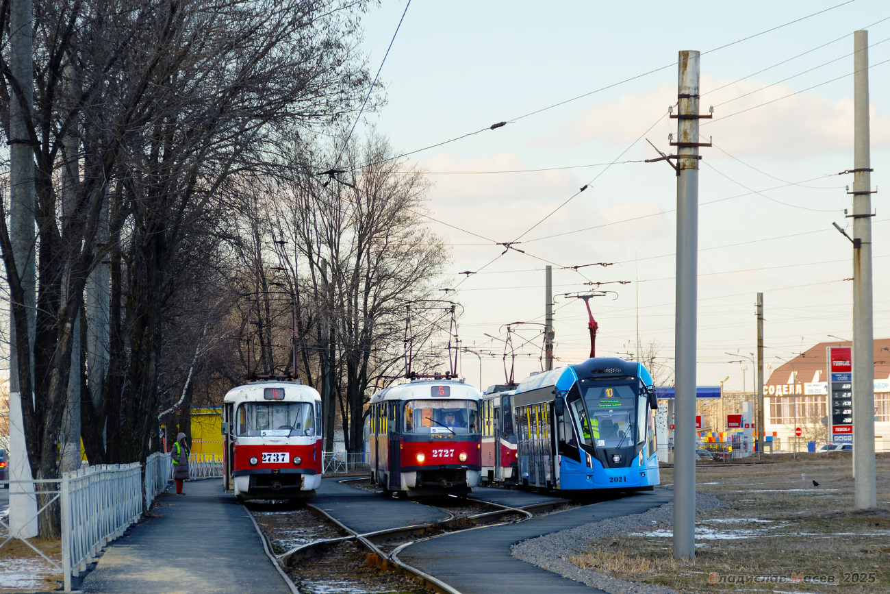 Volgograd, Tatra T3SU č. 2737; Volgograd, Tatra T3SU č. 2727; Volgograd, 71-911EM “Lvyonok” č. 2021