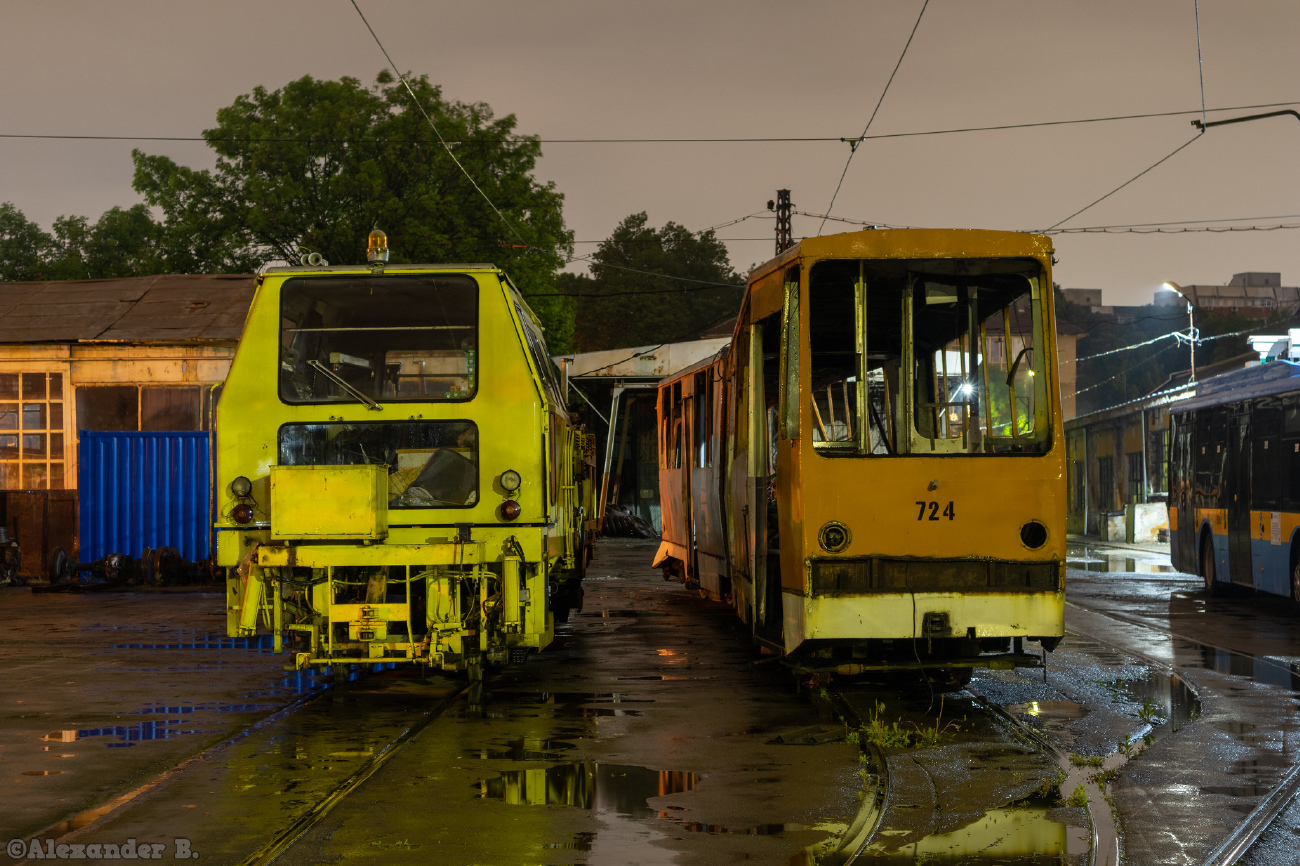 София, Plasser & Theurer Beaver 4-73 № РТ; София, Т6М-700 № 724