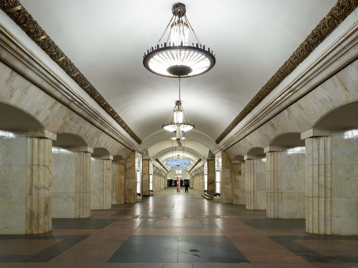Москва — Метрополитен — [5] Кольцевая линия