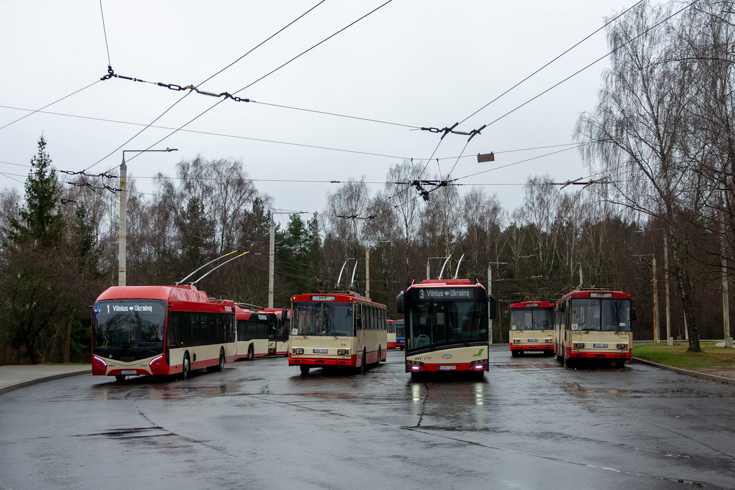 Vilnius, Škoda 32Tr SOR č. 2784; Vilnius, Škoda 14Tr02/6 č. 2510; Vilnius, Solaris Trollino IV 12 Škoda č. 2747; Vilnius — Loops and lines