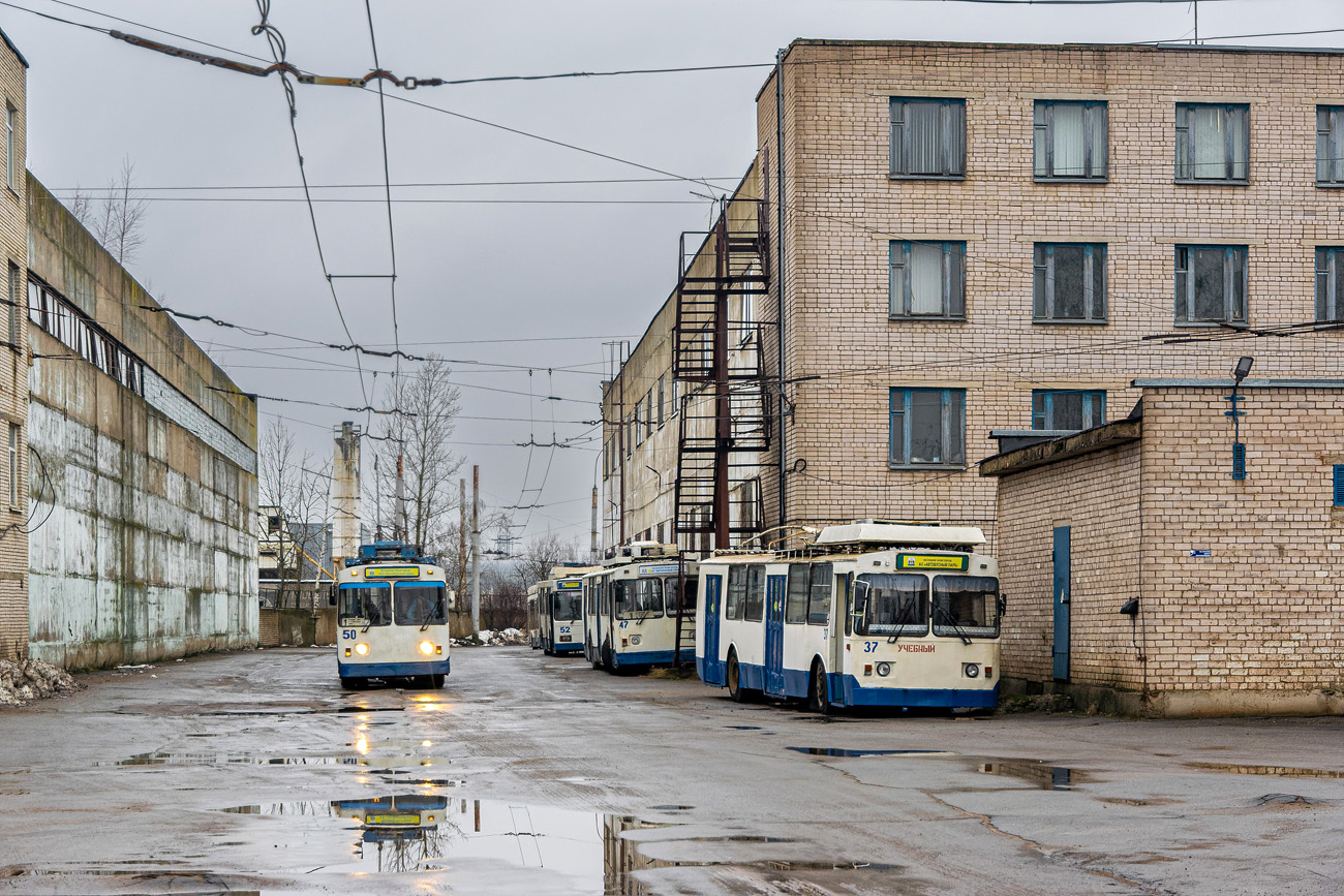 Великий Новгород, ЗиУ-682 КР Иваново № 37; Великий Новгород — Троллейбусное депо